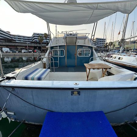 Hotel !!Boat With Ac In Port Forum 2 Bikes Included!! à Sant Adrià de Besòs Extérieur photo
