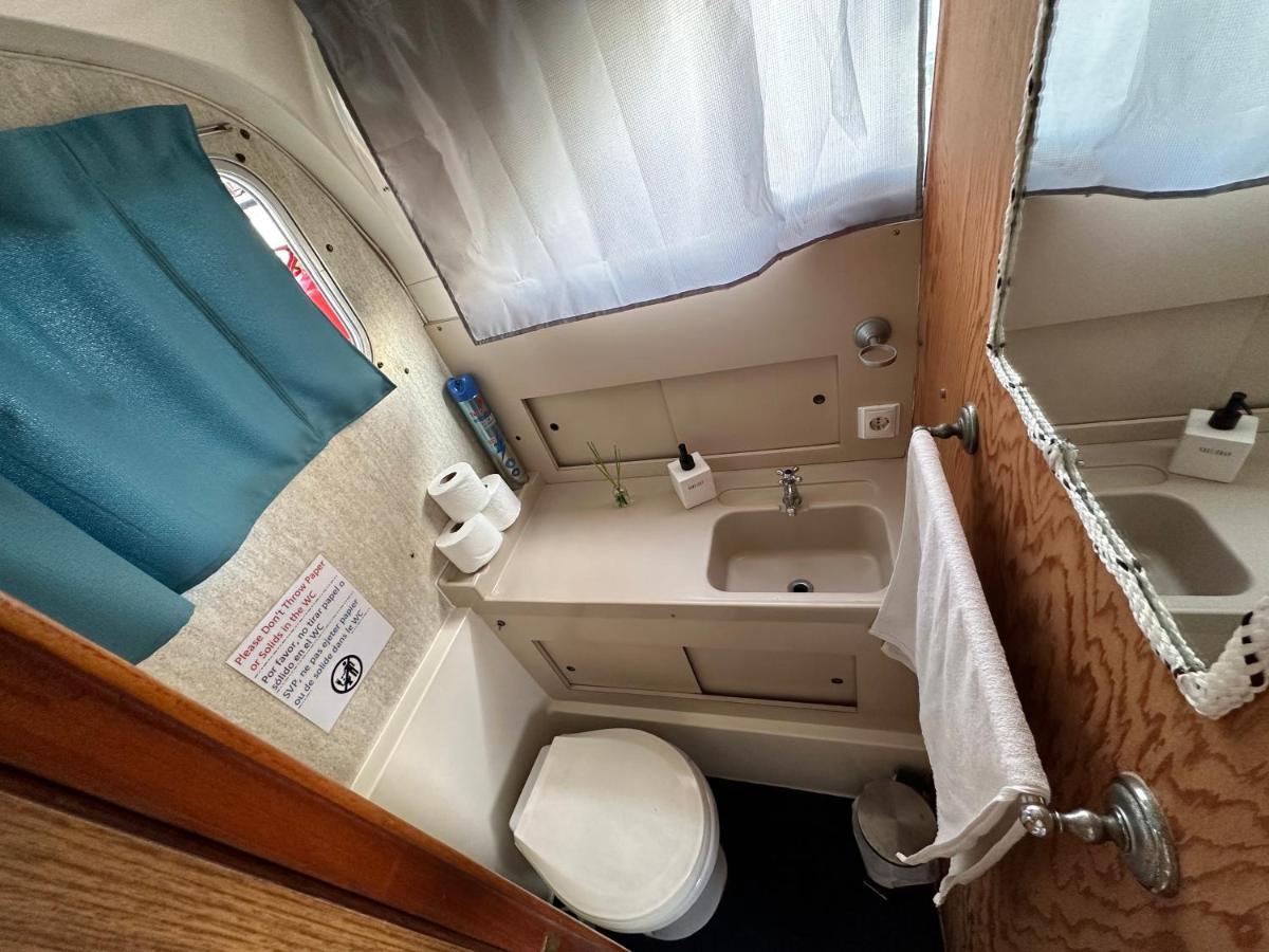Hotel !!Boat With Ac In Port Forum 2 Bikes Included!! à Sant Adrià de Besòs Extérieur photo