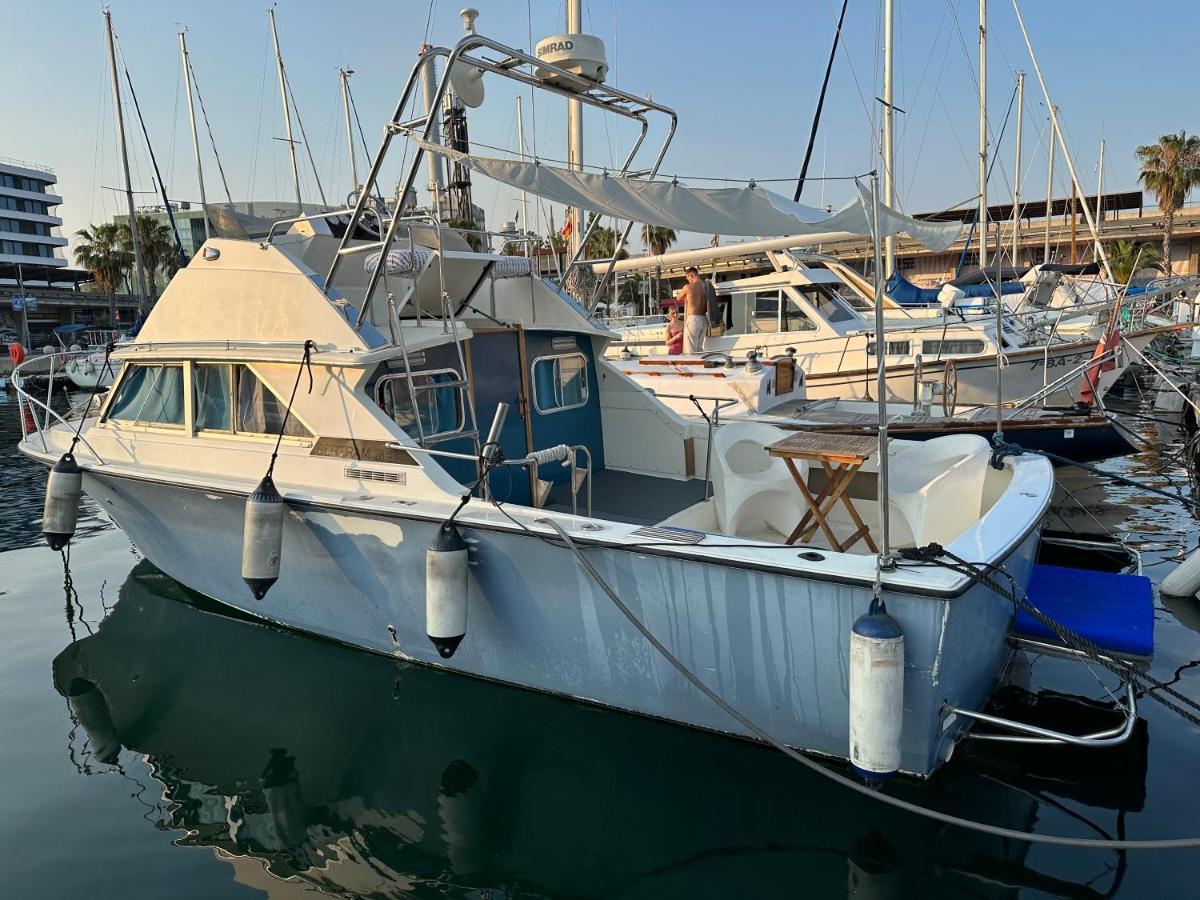 Hotel !!Boat With Ac In Port Forum 2 Bikes Included!! à Sant Adrià de Besòs Extérieur photo